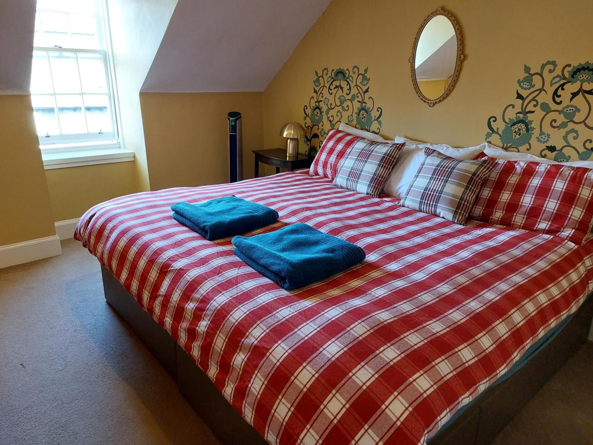 Appartamento Stunning 5Br Royal Mile Penthouse Edimburgo Esterno foto